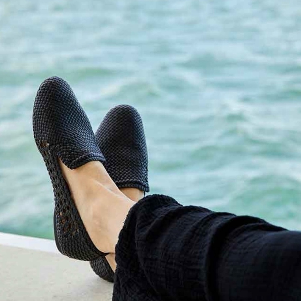 Birdies hand woven sterling flats in black 8
